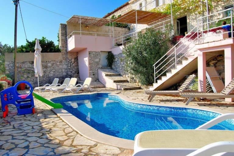 Villa with patio, pool & barbecue | Sea view — photo 4