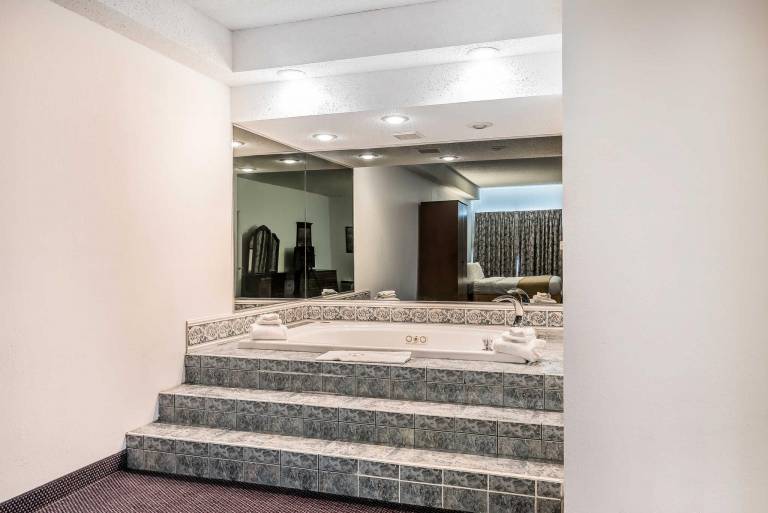 Quality Inn & Suites Albany Airport — photo 4