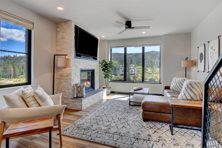 Downtown WP Loft 49 I Rooftop Hot Tub & Lounge I Great Views I Discounted Attractions — photo 3