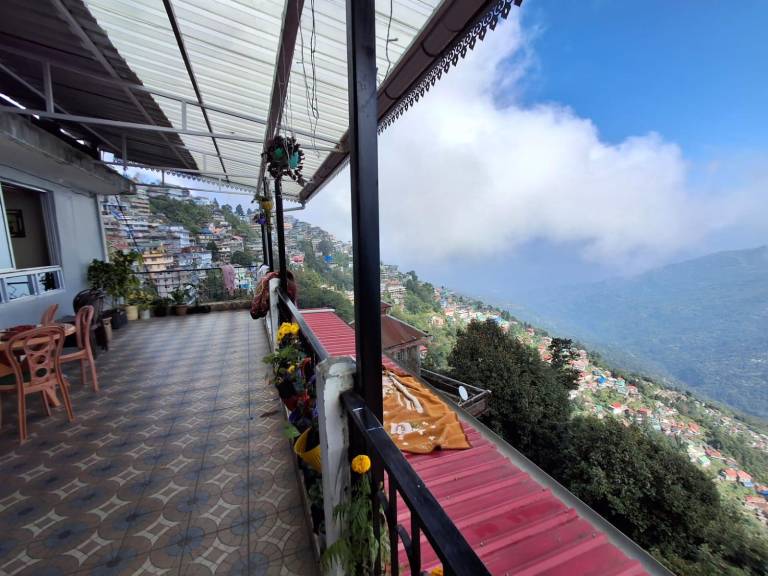 House with patio in Darjeeling