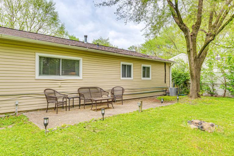 8 Mi to Dtwn Indianapolis: Family Home w/ Yard! — photo 2