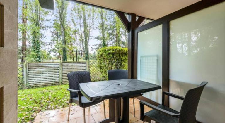 Holiday apartment with pool in Touques