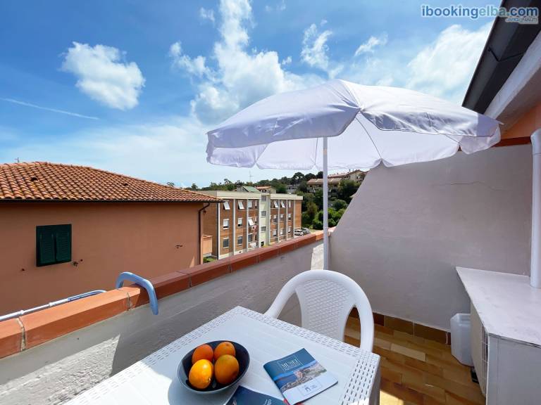 Rental apartment with terrace — photo 2
