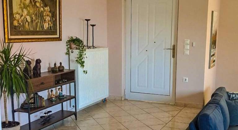 Holiday apartment with patio in Aigialeia
