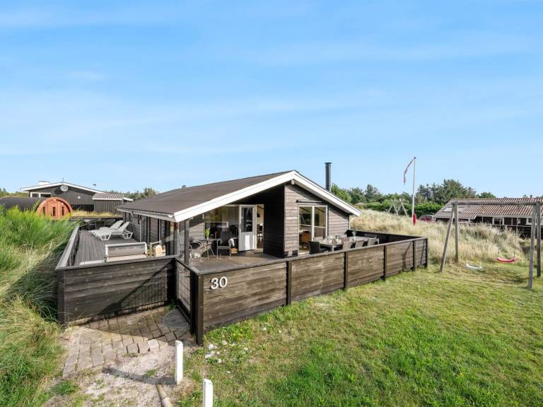 Child-friendly vacation home with sauna, patio & jacuzzi | Pet-friendly — photo 2