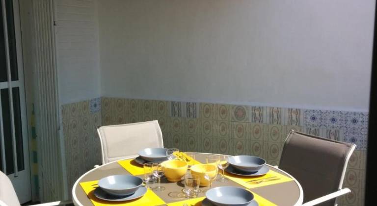 Holiday apartment with 3 rooms for 6 persons in Cartagena
