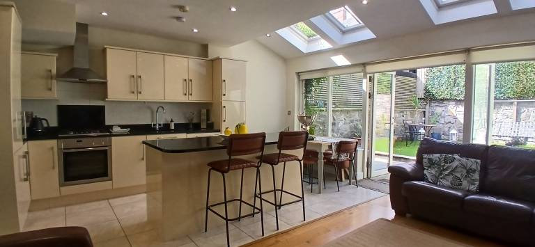 Spacious LightFilled 3BD Home Beside Phoenix Park