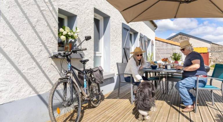 Chambres d'hotes, table d'hotes des Reinieres proche La Loire a Velo, 3 chambres 7 couchages — photo 2