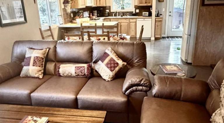 Ample chalet with hot tub | Pets are welcome — photo 4