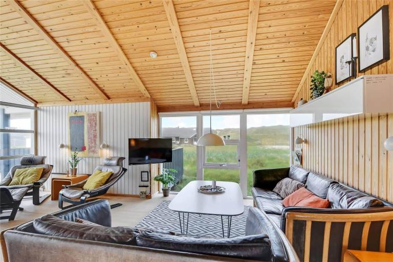 Vacation home with patio, sauna & hot tub — photo 5