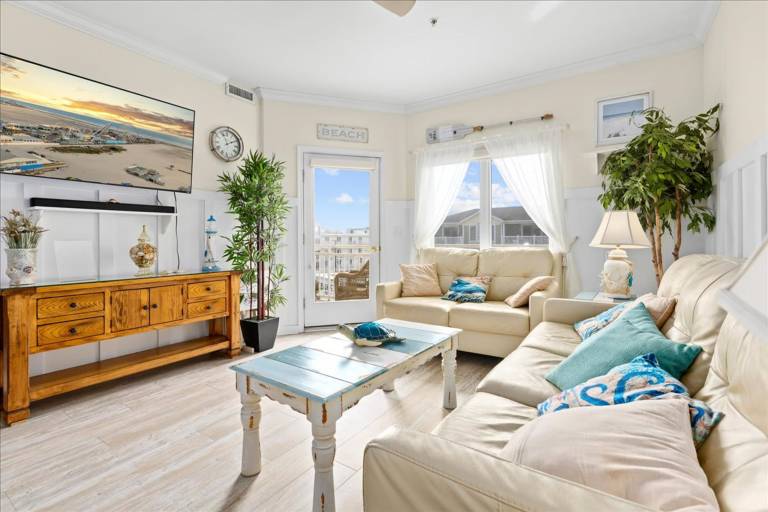 3BR Condo Near Beach Pool Balcony Views