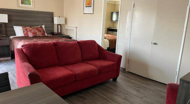 Holland Inn and Suites — photo 4