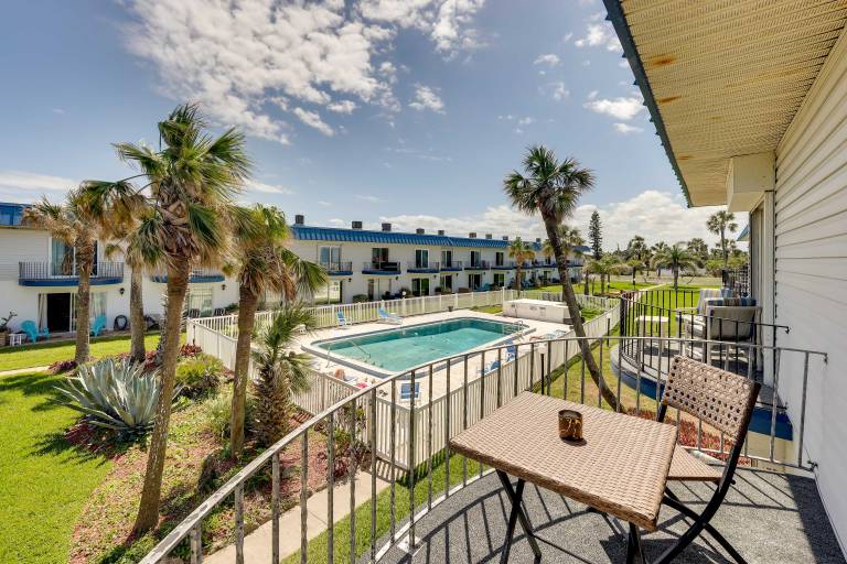 Oceanfront Ormond Beach Condo Patio Pool Access