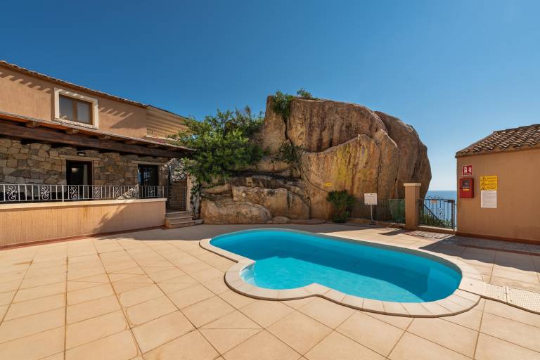 Pleasant vacation home with barbeque, pool & garden | Mountain view | Pets allowed in Muravera