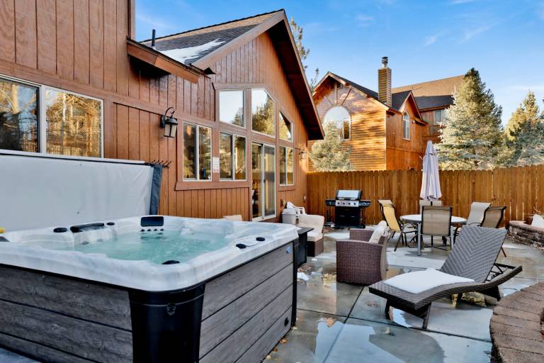 Luxury Morning Star Log Cabin Hot Tub, Firepit, Game Room & Minutes to Skiing — photo 2
