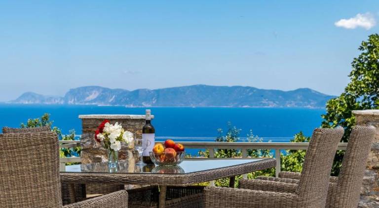 Villa with BBQ, yard & private pool in Skopelos