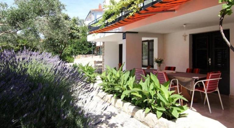 Apartment with 2 rooms for 5 persons — photo 4
