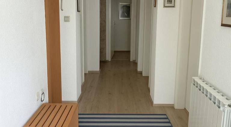 Apartment with yard & terrace — photo 5
