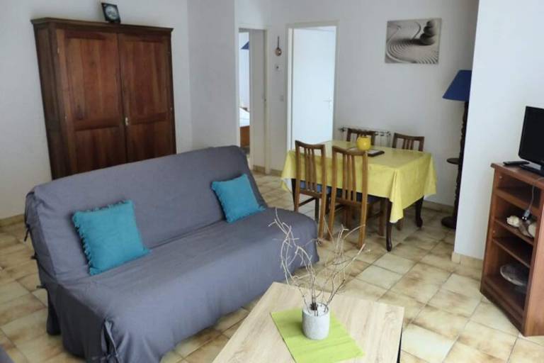 Apartment with terrace, garden & pool — photo 4