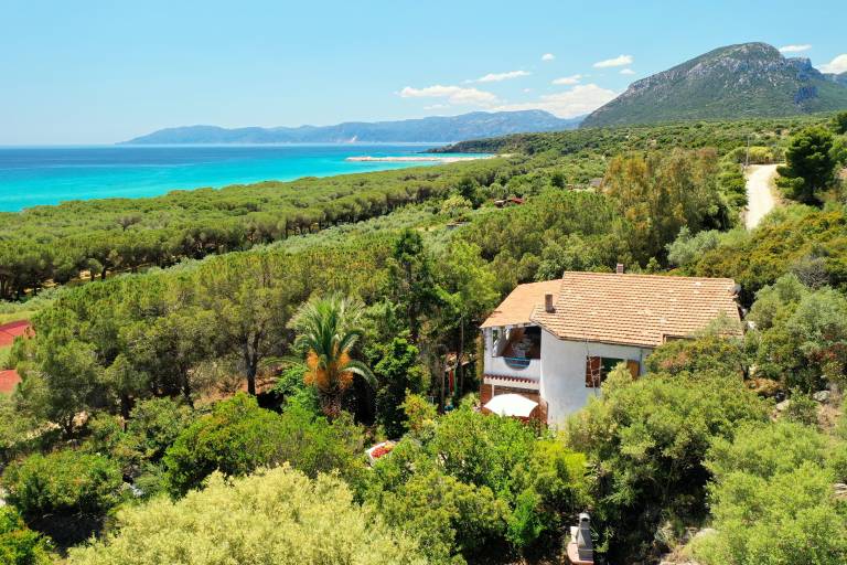 Holiday Home with Panoramic Sea View, Wi-Fi, Garden and Terrace in Teo