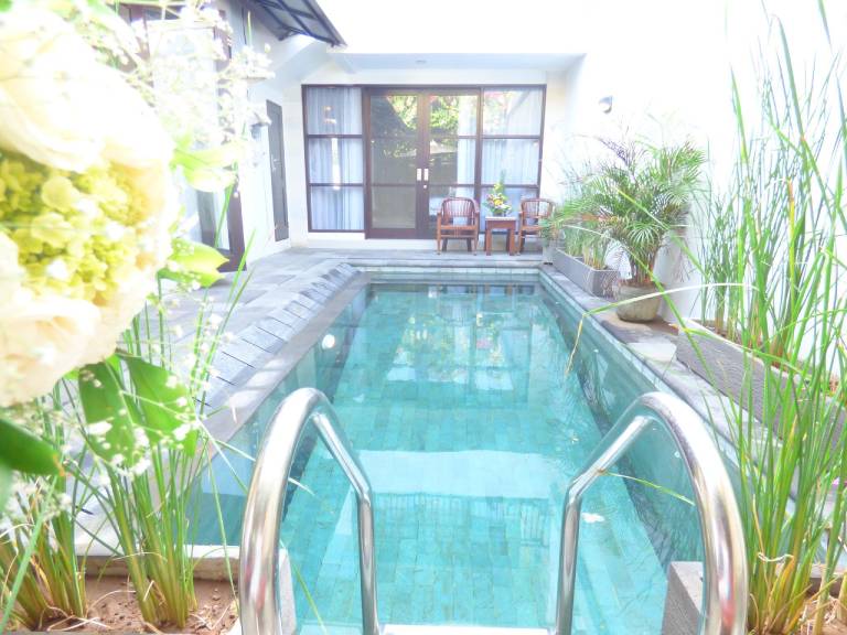 Villa with pool & terrace — photo 3