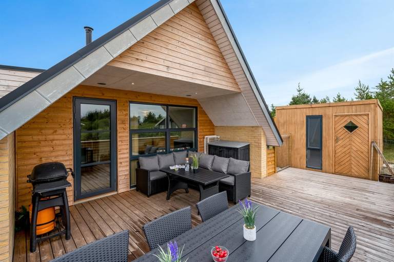 Vacation home with patio — photo 2