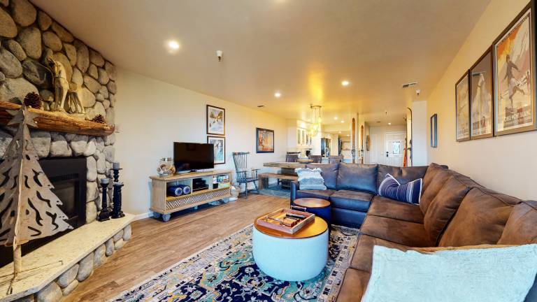 Fully equipped condo with hot tub, sauna & BBQ | Mountain view | Dogs allowed — photo 5