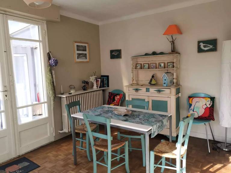 Charming vacation home with yard | Beach nearby | Dogs allowed — photo 4