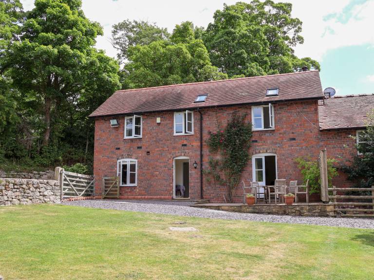 Child-friendly cottage with barbecue & yard | Pet-friendly — photo 2