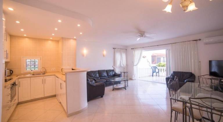 Apartment with pool & patio | Next to the beach | Pet-friendly — photo 2
