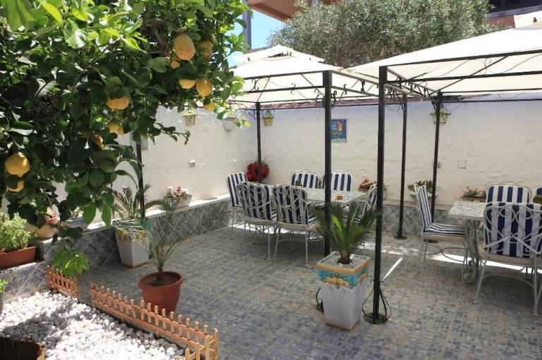 Bed & Breakfast  Cabras