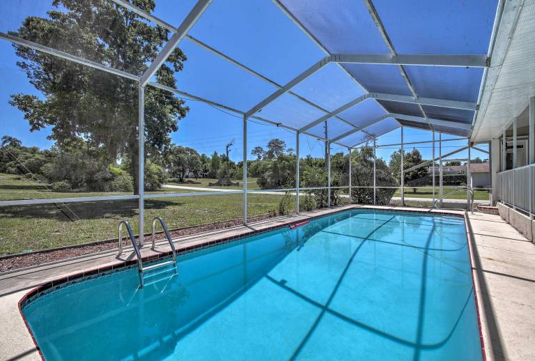 Spring Hill Home w Pool 1 Mi to Weeki Wachee