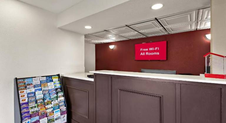 Red Roof Inn Redding — photo 5