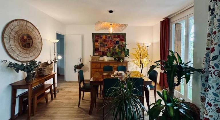 Bel Appartement Gare Centre Face aux Remparts 8 personnes Parking WIFI in Avignon