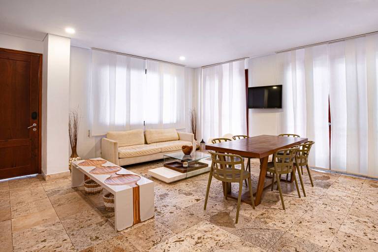 w Luxury 2BR w AC in Ciudad Amurallada