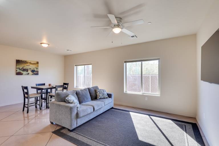 Golf, Hike & Boat! Bright Lake Havasu City Apt — photo 4