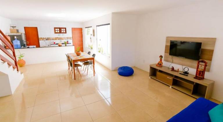House with pool — photo 2