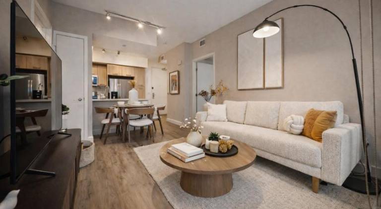 Ultra Luxury Santa Monica Residence with Pool, Gym, Rooftop Garden & Free Parking — photo 2