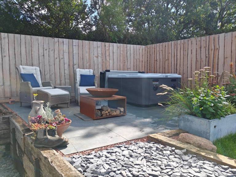 Cottage with yard & jacuzzi — photo 4
