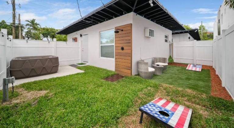 Modern Apt Near Las Olas Beach in Fort Lauderdale, FL