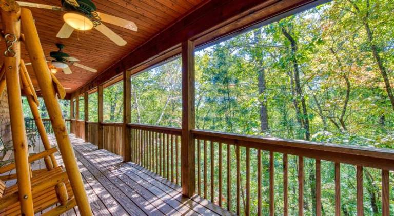 Vacation home with hot tub & pool — photo 4