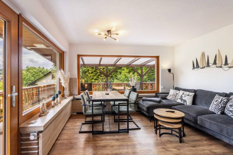 Holiday apartment with fast internet, terrace & garden | City view — photo 4