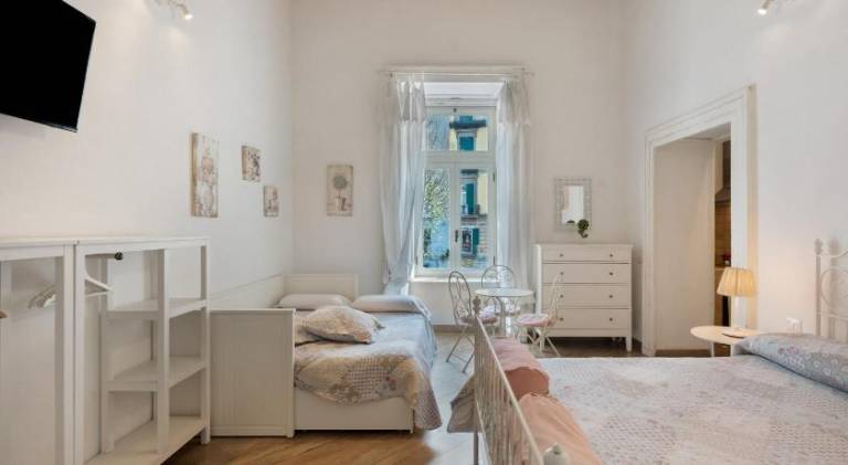Serviced apartment | Near Naples Cathedral | Pets are welcome — photo 2