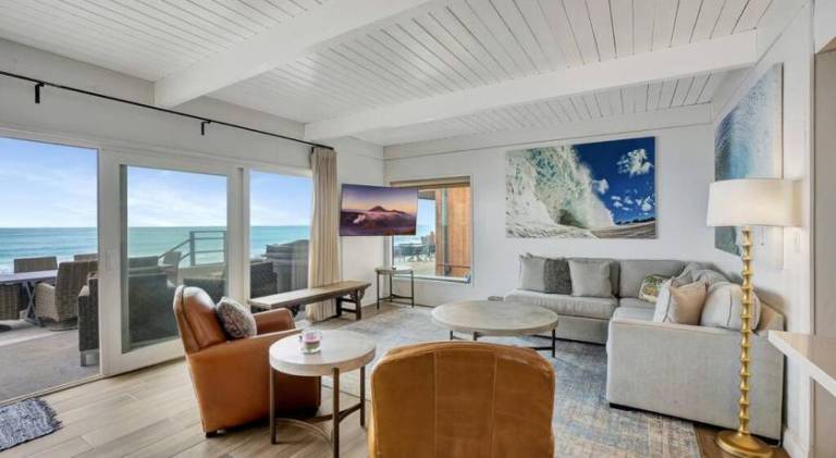 ON THE SAND! Private Beach! OCEAN FRONT HOT TUB! — photo 2