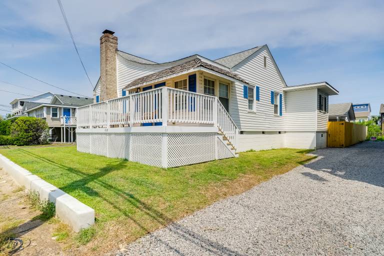 Carolina Beach Home w/ Private Deck: Walk to Shore — photo 3