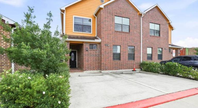 O22B Southwest Houston 1BR King Bed Pet Friendly Fast WiFi — photo 4