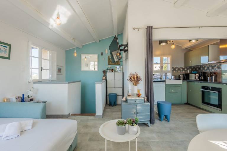 Child-friendly apartment with terrace & garden | Near Popes' Palace | Suitable for remote work | Dogs allowed — photo 2