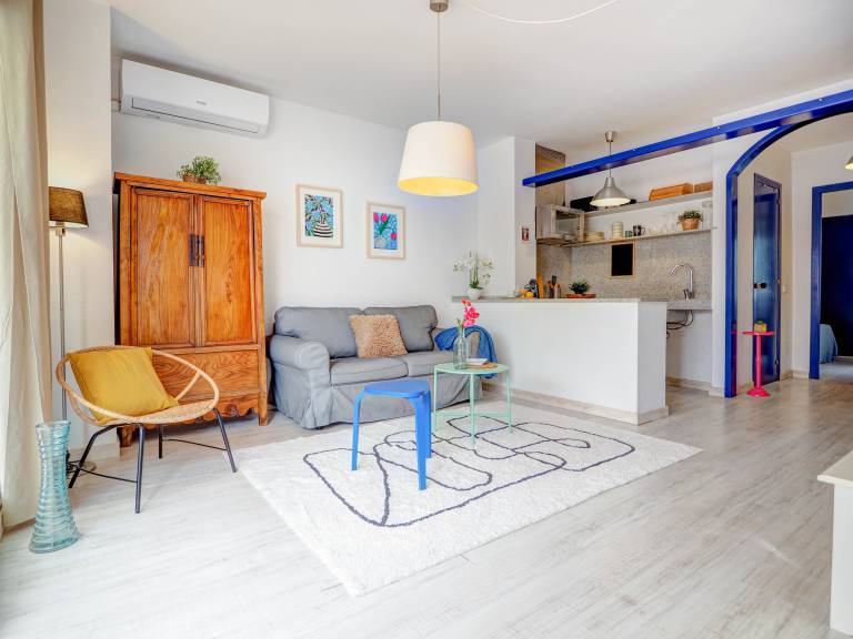 Family-oriented wonderful rental apartment with patio | City view | Next to the beach | Suitable for remote work | Pets are welcome in Sitges