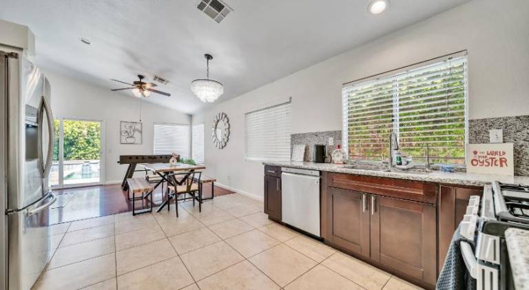 House with pool & hot tub | Pets are welcome — photo 5
