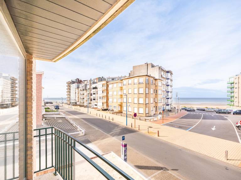 Beautifully renovated flat with sea views — photo 2